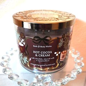 Hot Cocoa & Cream Bath & Body Works  3 Wick Candle